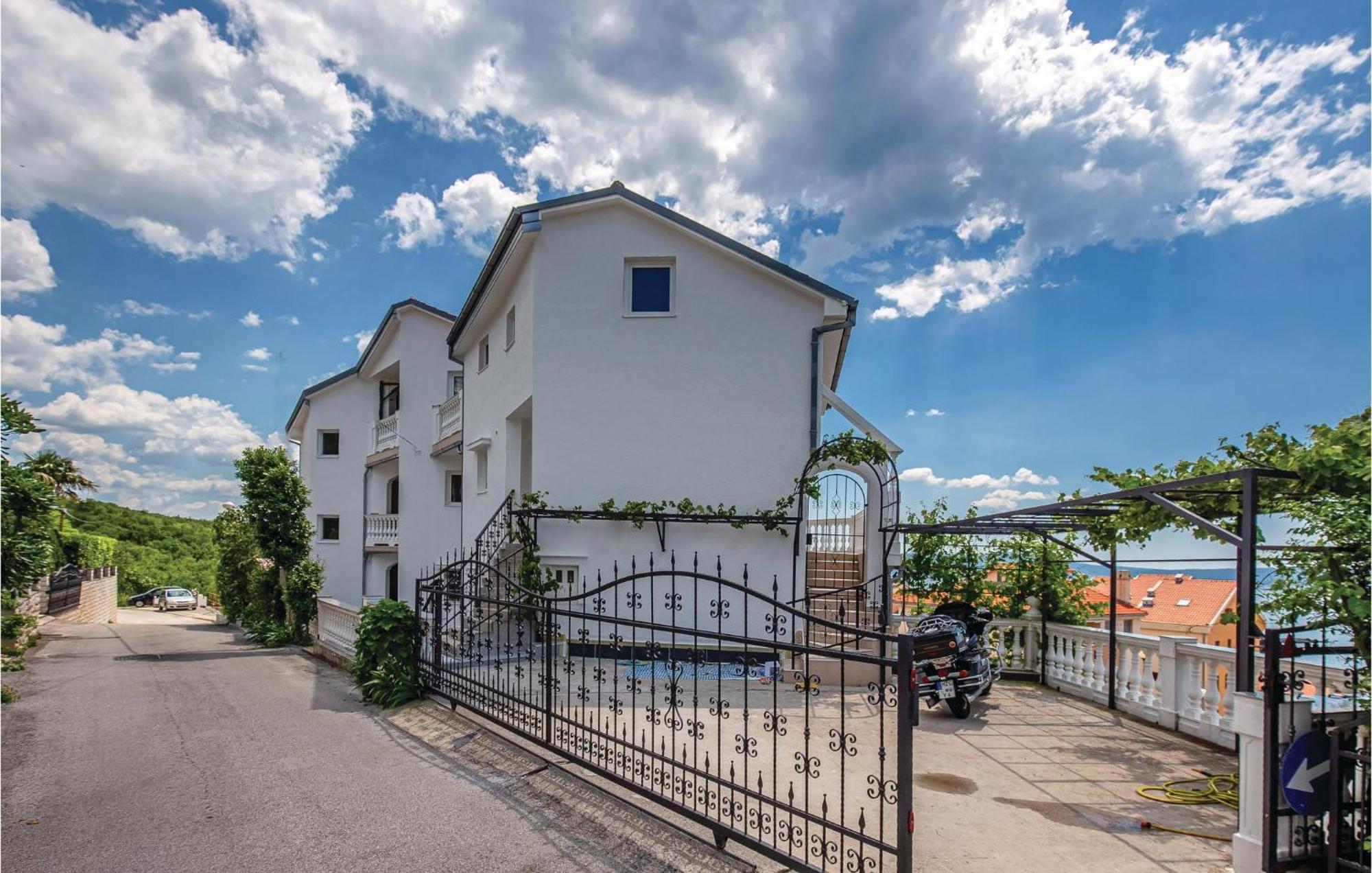 Stunning Apartment In Crikvenica With Kitchen Exteriör bild