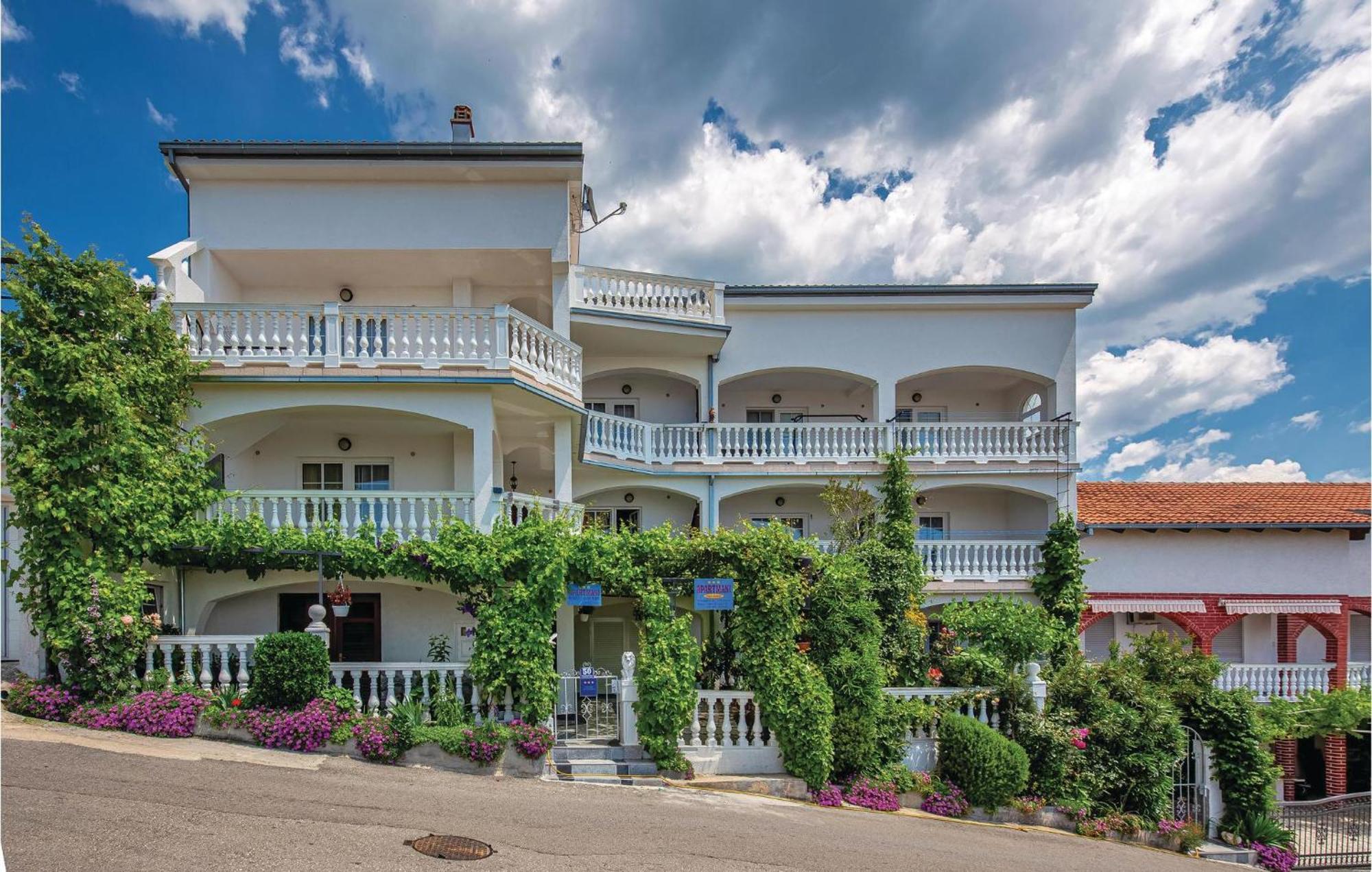 Stunning Apartment In Crikvenica With Kitchen Exteriör bild