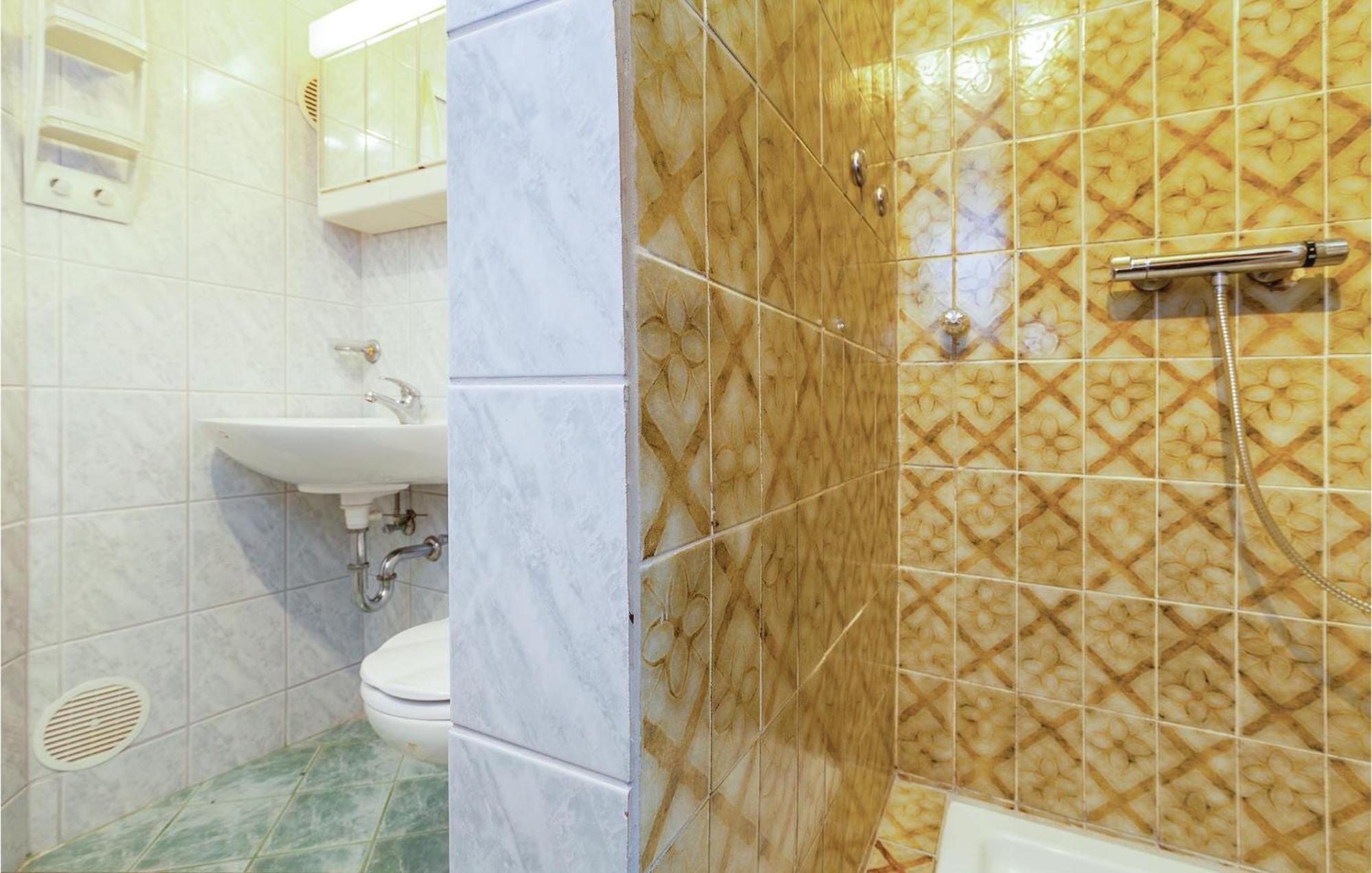 Stunning Apartment In Crikvenica With Kitchen Exteriör bild
