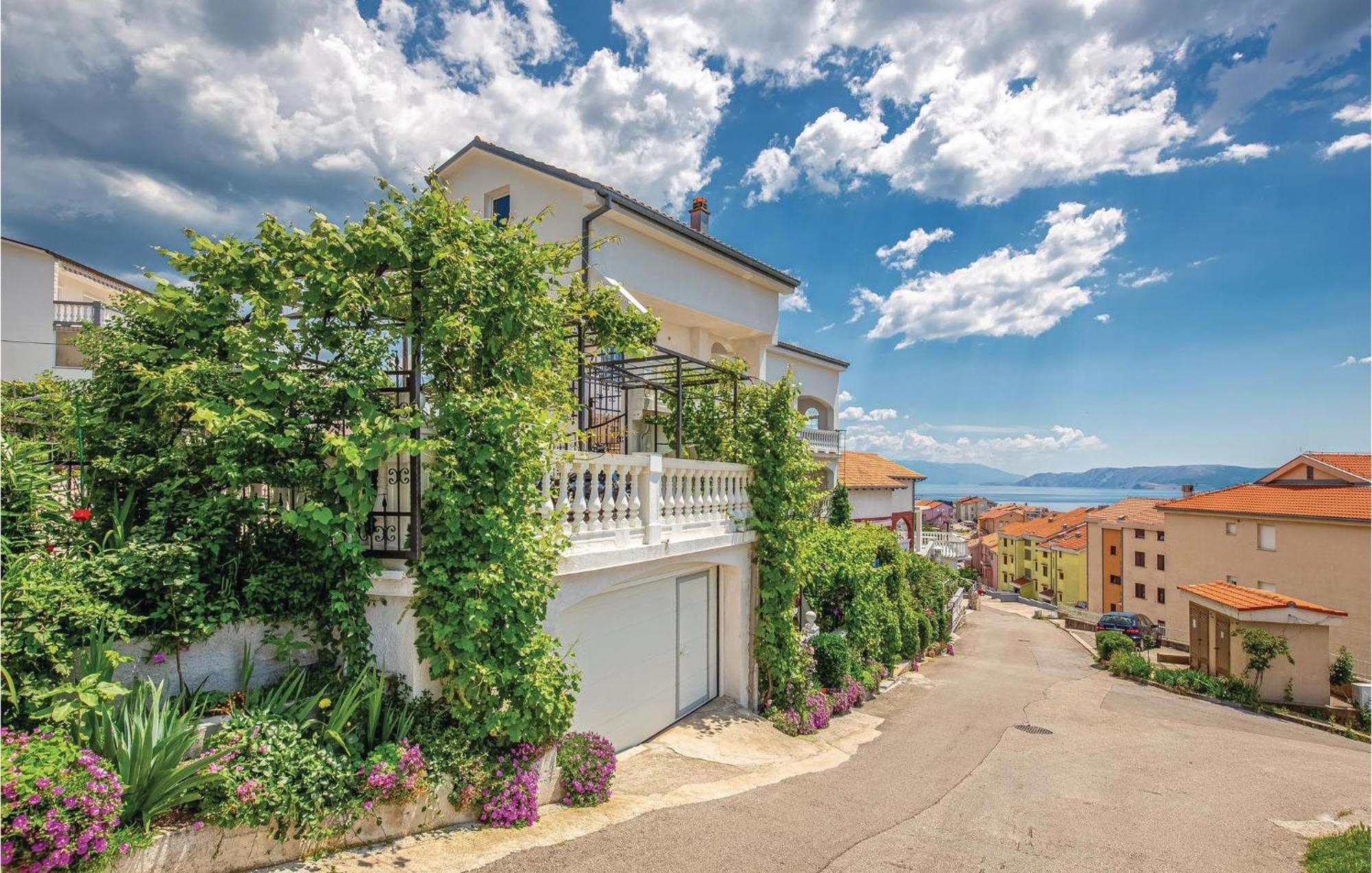 Stunning Apartment In Crikvenica With Kitchen Exteriör bild